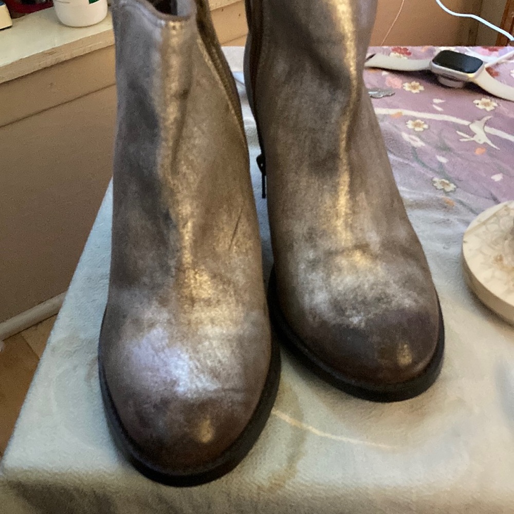Seychelles distressed grey/silver with brown undertones heeled boot w/ side zip